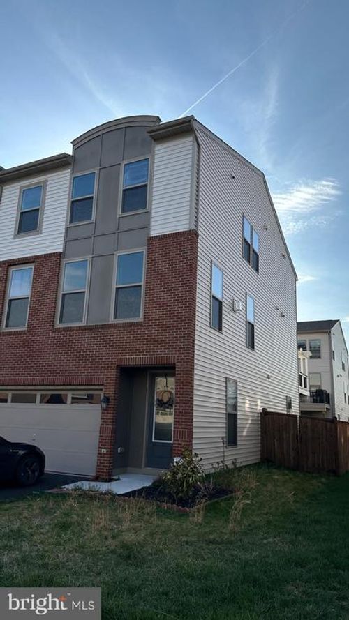 42407 Dogwood Glen Sq, STERLING, VA, 20166-2710 | Card Image