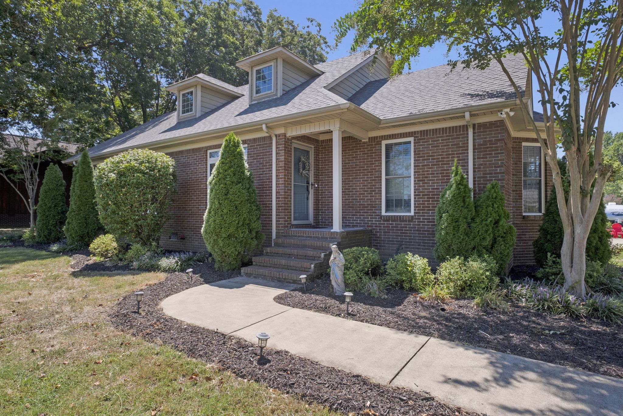 Robins St, Lawrenceburg, TN 38464
