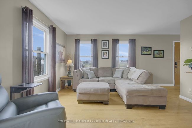 10658 Main St, House other with 4 bedrooms, 2 bathrooms and 3 parking in South Mountain ON | Image 6