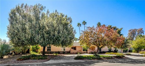 3753 Meadowcrest Dr, Las Vegas, NV, 89121-4913 | Card Image