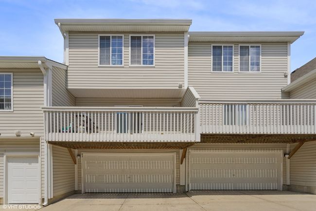 33 S Treehouse Ln, Townhouse with 3 bedrooms, 3 bathrooms and 2 parking in Round Lake IL | Image 6