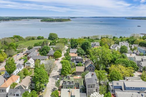 42 Montreal St, Portland, ME, 04101-2729 | Card Image