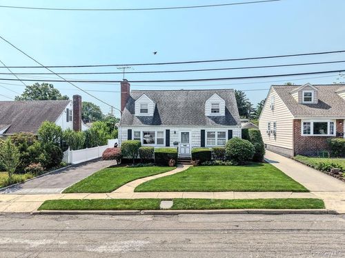 267 Hill St, Mineola, NY, 11501-3244 | Card Image
