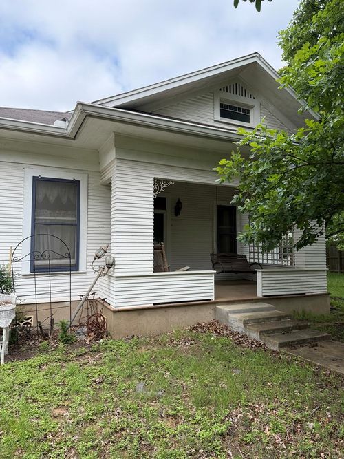 307 Fulton St, Fredericksburg, TX, 78624-4047 | Card Image