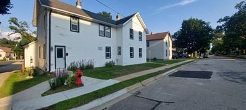 129 S Church St, Whitewater, WI, 53190-1949 | Card Image