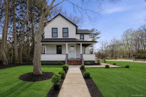 80 Swezey St, Patchogue, NY, 11772-4161 | Card Image