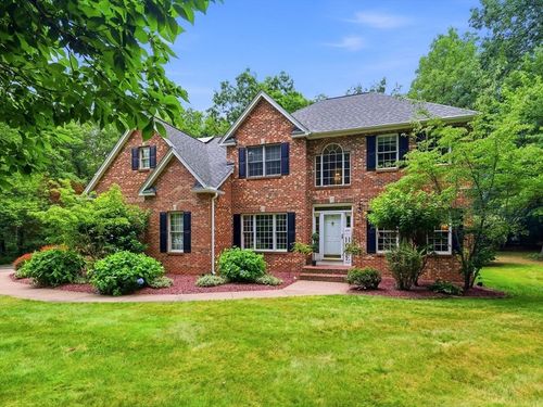 8 Wintergreen Cir, Southwick, MA, 01077-9224 | Card Image