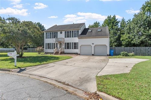 917 Barrington Ct, Chesapeake, VA, 23322-7570 | Card Image