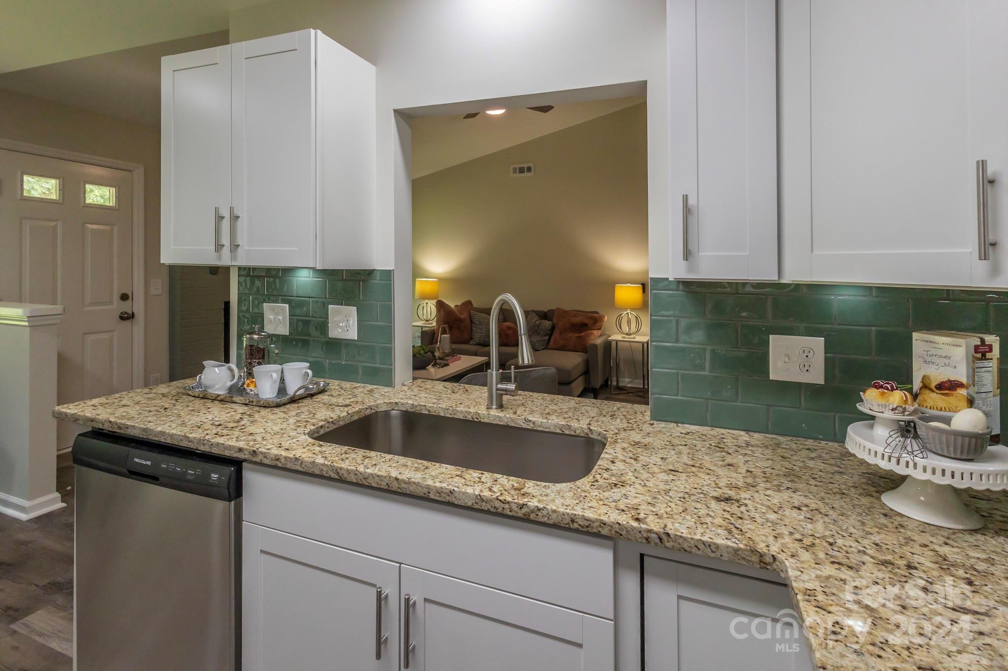 Woodwedge Dr, Charlotte, NC 28227