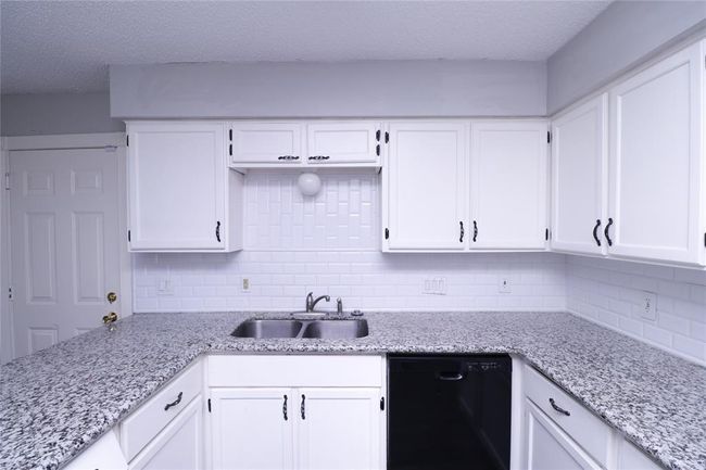 23303 Calico Corners Ln, House other with 3 bedrooms, 2 bathrooms and 2 parking in Spring TX | Image 6