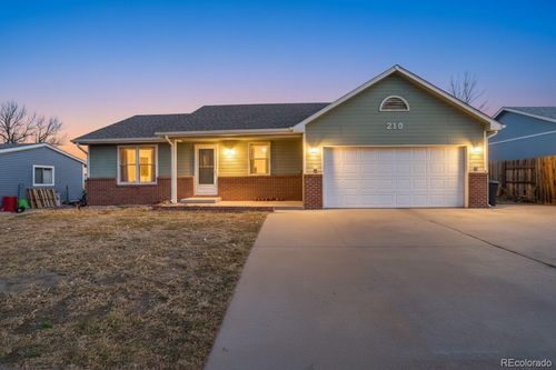 210 Elm St, Bennett, CO, 80102-8614 | Card Image