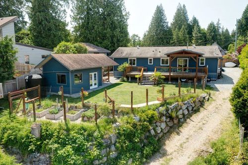 7900 Fawn Rd, Halfmoon Bay, BC, V7Z1C8 | Card Image