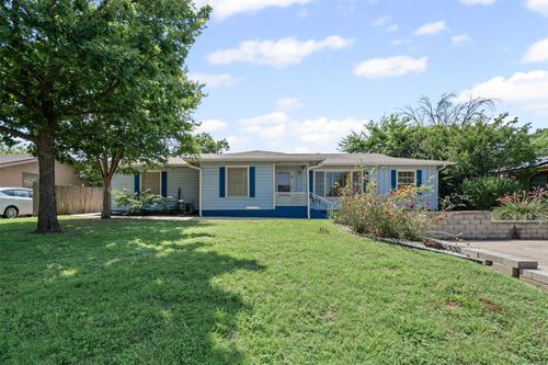 106 Oakwood Dr, Keene, TX, 76059-2417 | Card Image