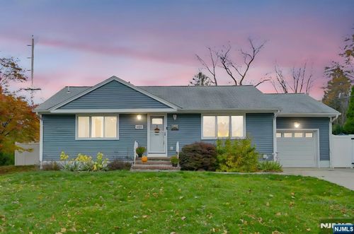 680 Mariann Pl, Twp Washingtn, NJ, 07676-3934 | Card Image