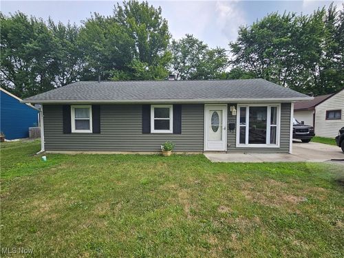 927 West Dr, Sheffield Lake, OH, 44054-2039 | Card Image