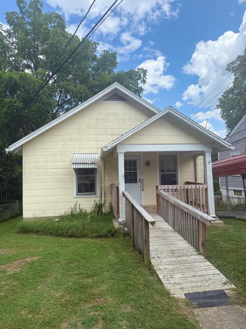 105 Maple Ave, Frankfort, KY, 40601-2469 | Card Image