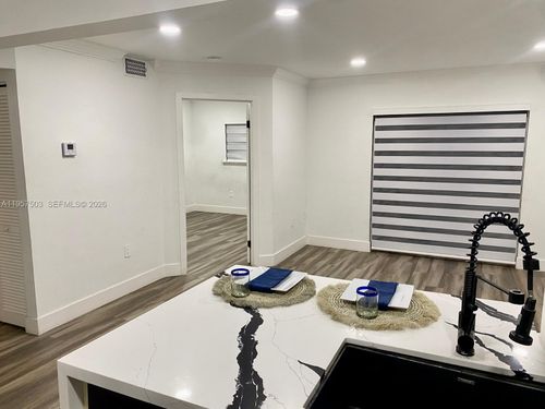 apt-307-300 Palm Cir W, Pembroke Pines, FL, 33025-1191 | Card Image