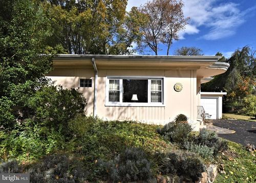 8105 Hull Dr, GLENSIDE, PA, 19038-7509 | Card Image