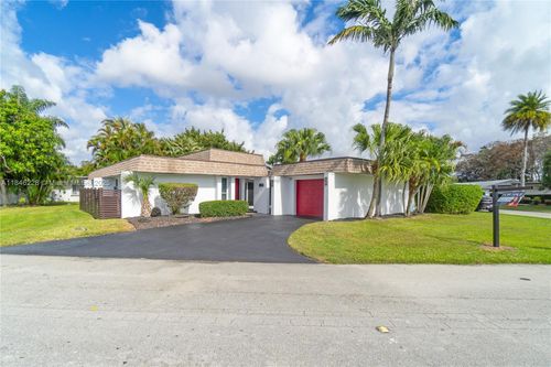 5601 White Cedar Ln, Tamarac, FL, 33319-6137 | Card Image