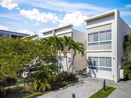 2461 Ne 135th St, NORTH MIAMI, FL, 33181-3515 | Card Image