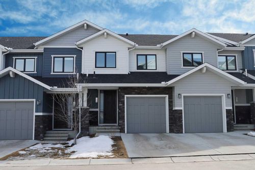 134 Crestridge Common Sw, Home with 3 bedrooms, 3 bathrooms and 2 parking in Calgary AB | Card Image