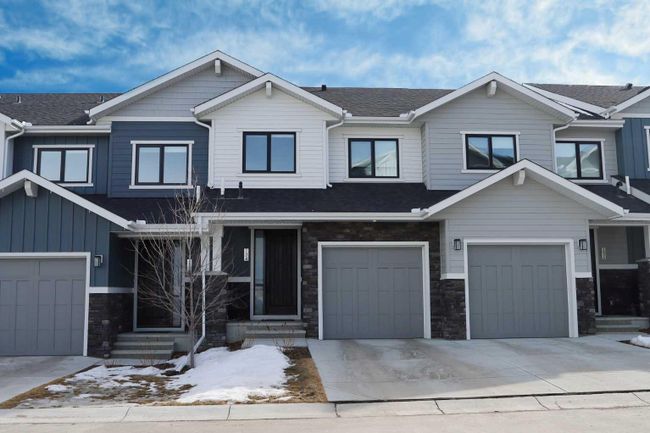 134 Crestridge Common Sw, Home with 3 bedrooms, 3 bathrooms and 2 parking in Calgary AB | Image 1