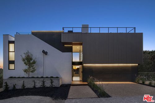 2635 Hargrave Dr, Los Angeles, CA, 90068-2275 | Card Image