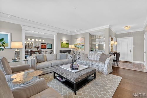 9c-816 S Hanley Road, Clayton, MO, 63105 | Card Image