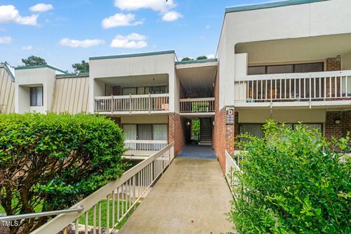 105d-500 Umstead Dr, Chapel Hill, NC, 27516-1612 | Card Image