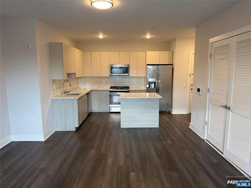 2301 Lemoine Ave, Fort Lee, NJ, 07024-6220 | Card Image