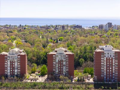 704 - 50 Old Mill Rd, Condo with 2 bedrooms, 2 bathrooms and 2 parking in Oakville ON | Image 3