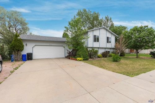 3918 Parkview Dr, Rapid City, SD, 57701-7700 | Card Image