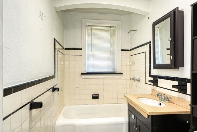 APT-2 - 31 Chestnut St, Condo with 2 bedrooms, 1 bathrooms and 2 parking in Worcester MA | Image 16