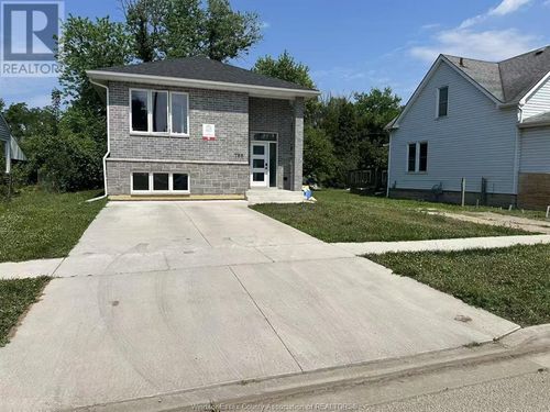 788 Bridge Ave, Windsor, ON, N9B2M6 | Card Image