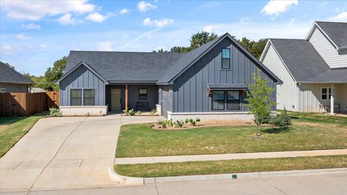 2040 Salina Cir, Granbury, TX, 76048 | Card Image