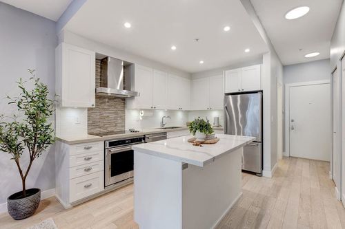 212-3399 Noel Dr, Burnaby, BC, V3J0G8 | Card Image