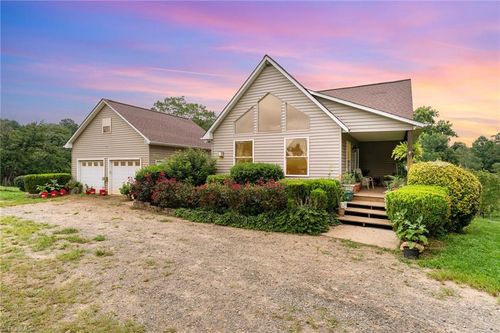 1739 Roaring Gap Rd, Thurmond, NC, 28683-9677 | Card Image