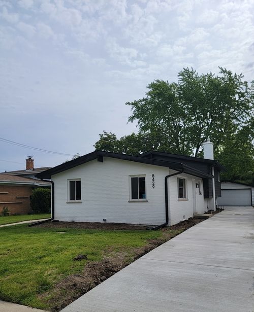 8429 Mason Ave, Morton Grove, IL, 60053-3371 | Card Image