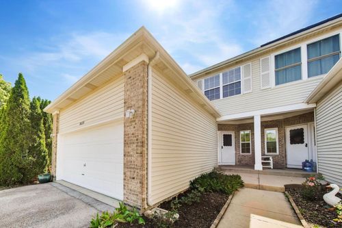 1039 Viewpoint Dr, Lake In The Hills, IL, 60156-4937 | Card Image