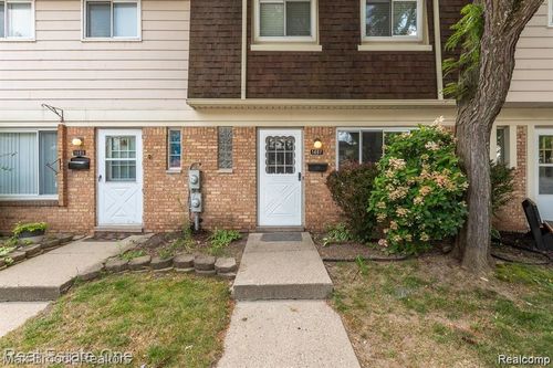 1407 Laurel Valley Dr, Waterford, MI, 48327-1622 | Card Image