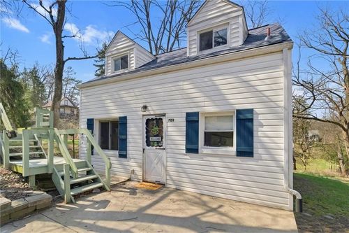 709 Hillgrove Ave, Pittsburgh, PA, 15216-3117 | Card Image