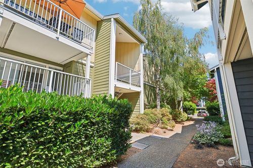 unit-8302-300 N 130th St, Seattle, WA, 98133-7975 | Card Image