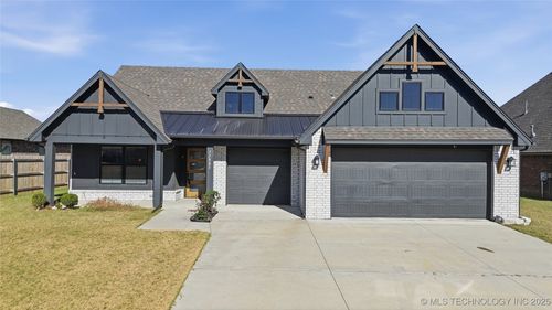 11805 N 130th East Ave, Collinsville, OK, 74021-1101 | Card Image