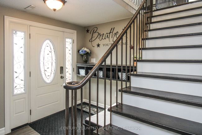 2046 Meadowview Rd, House other with 4 bedrooms, 3 bathrooms and 4 parking in Peterborough ON | Image 4