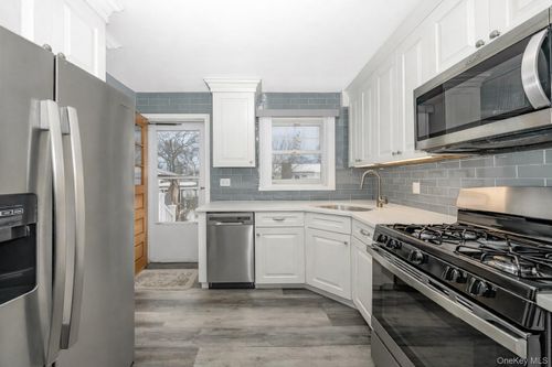 60 Easton Ave, North Babylon, NY, 11703-2233 | Card Image