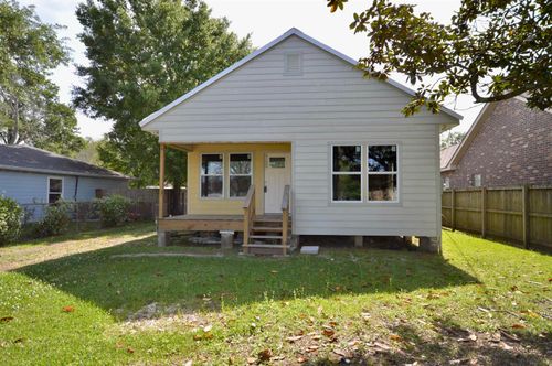 825 Block St., Port Neches, TX, 77651 | Card Image