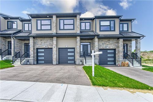 167 Dunnigan Dr, Kitchener, ON, N2B0B1 | Card Image