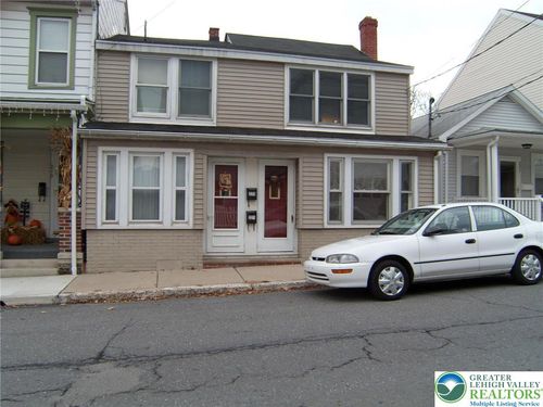 221 Center Ave, Jim Thorpe, PA, 18229-1205 | Card Image