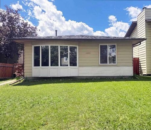 1095 Berkley Dr Nw, Calgary, AB, T3K1S6 | Card Image
