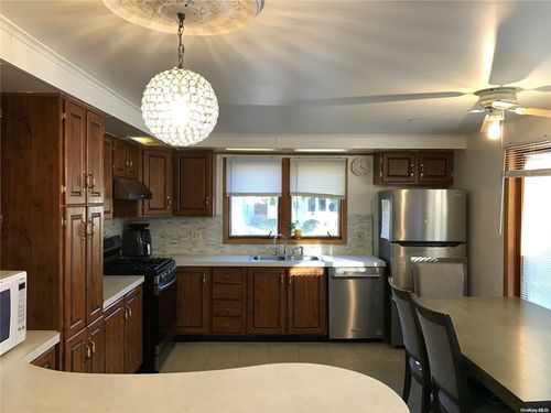 5129-5129 Village Cir E, Manorville, NY, 11949-9565 | Card Image